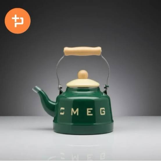 کتری لعابی طرح اسمگ SMEG سبز با درب کرم گنجایش 2.5 3 کتری لعابی طرح اسمگ SMEG سبز با درب کرم گنجایش 2.5